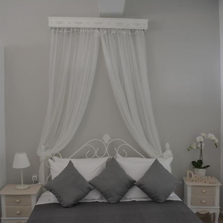 Anezinas Place Apartment Perissa  Bagian luar foto