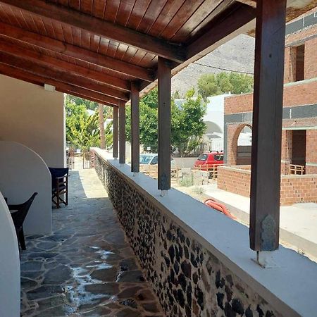 Anezinas Place Apartment Perissa  Bagian luar foto