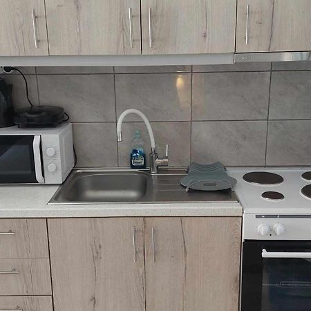 Anezinas Place Apartment Perissa  Bagian luar foto