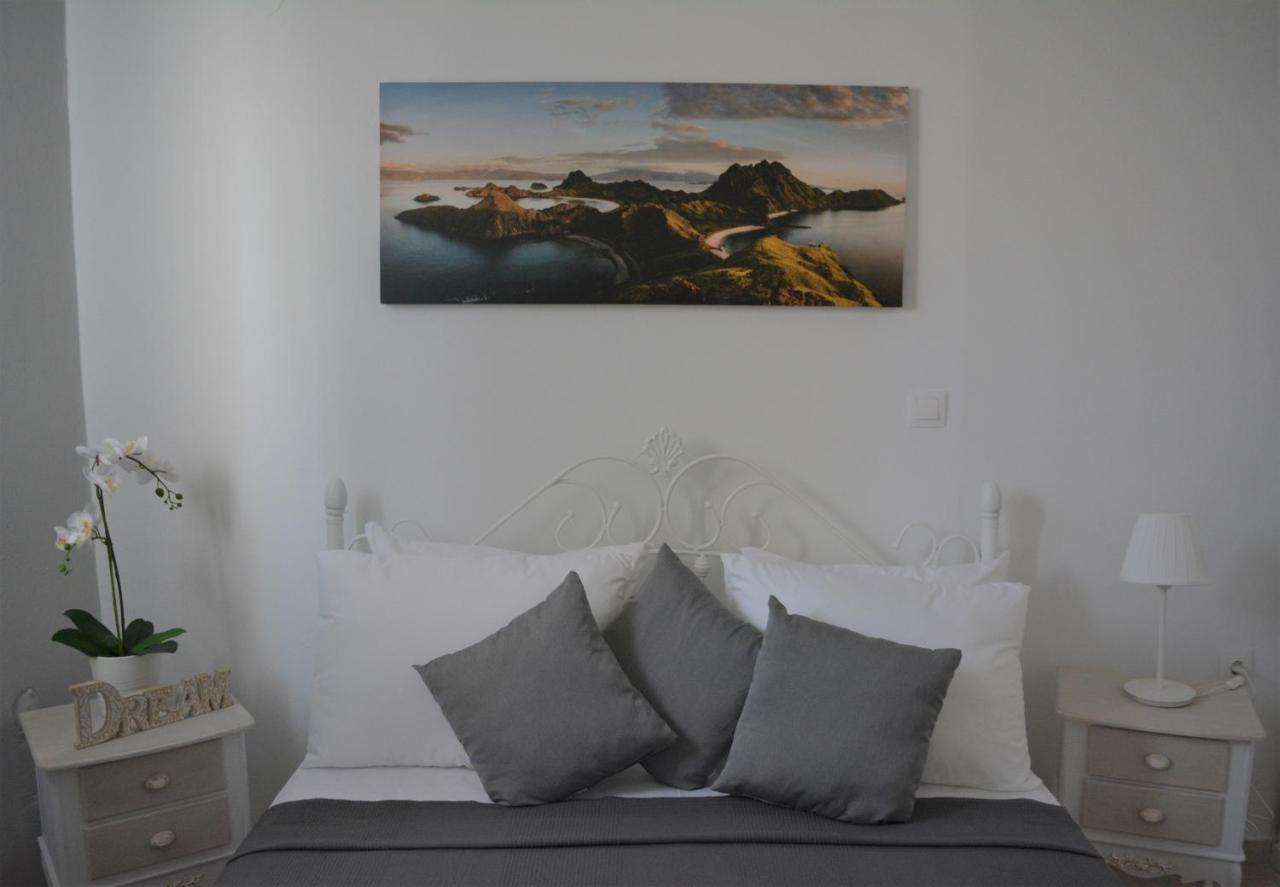 Anezinas Place Apartment Perissa  Bagian luar foto