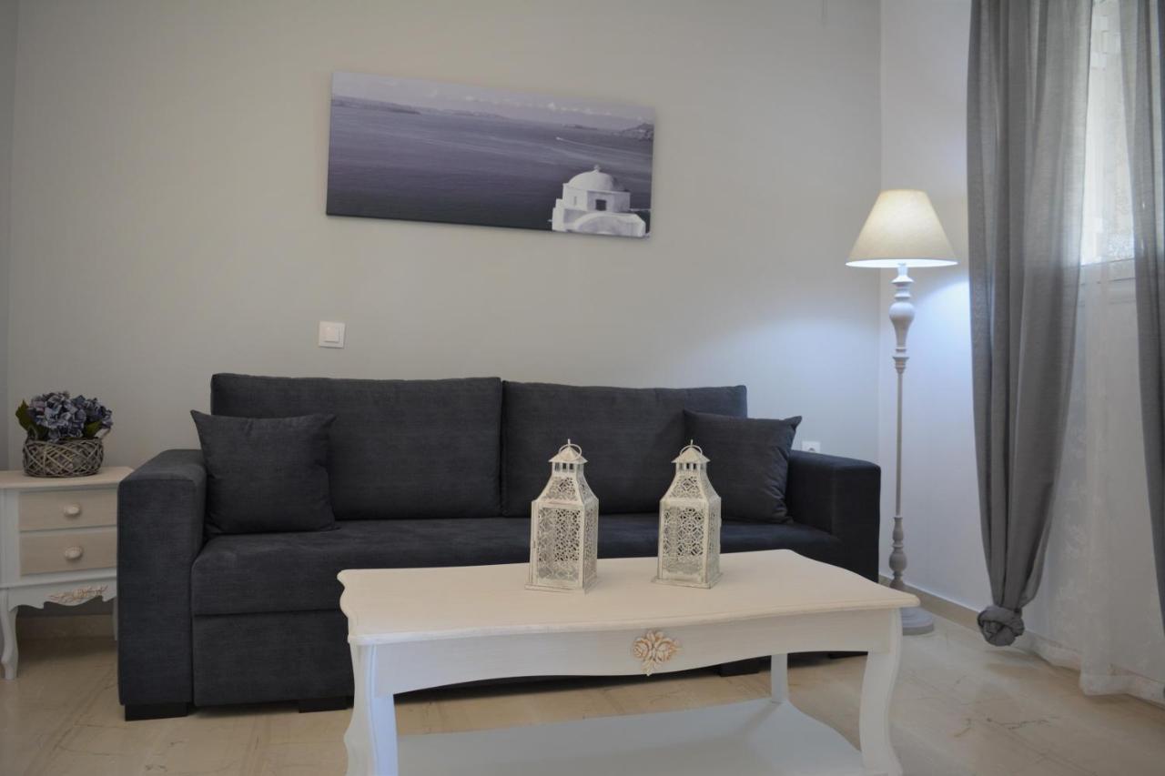 Anezinas Place Apartment Perissa  Bagian luar foto