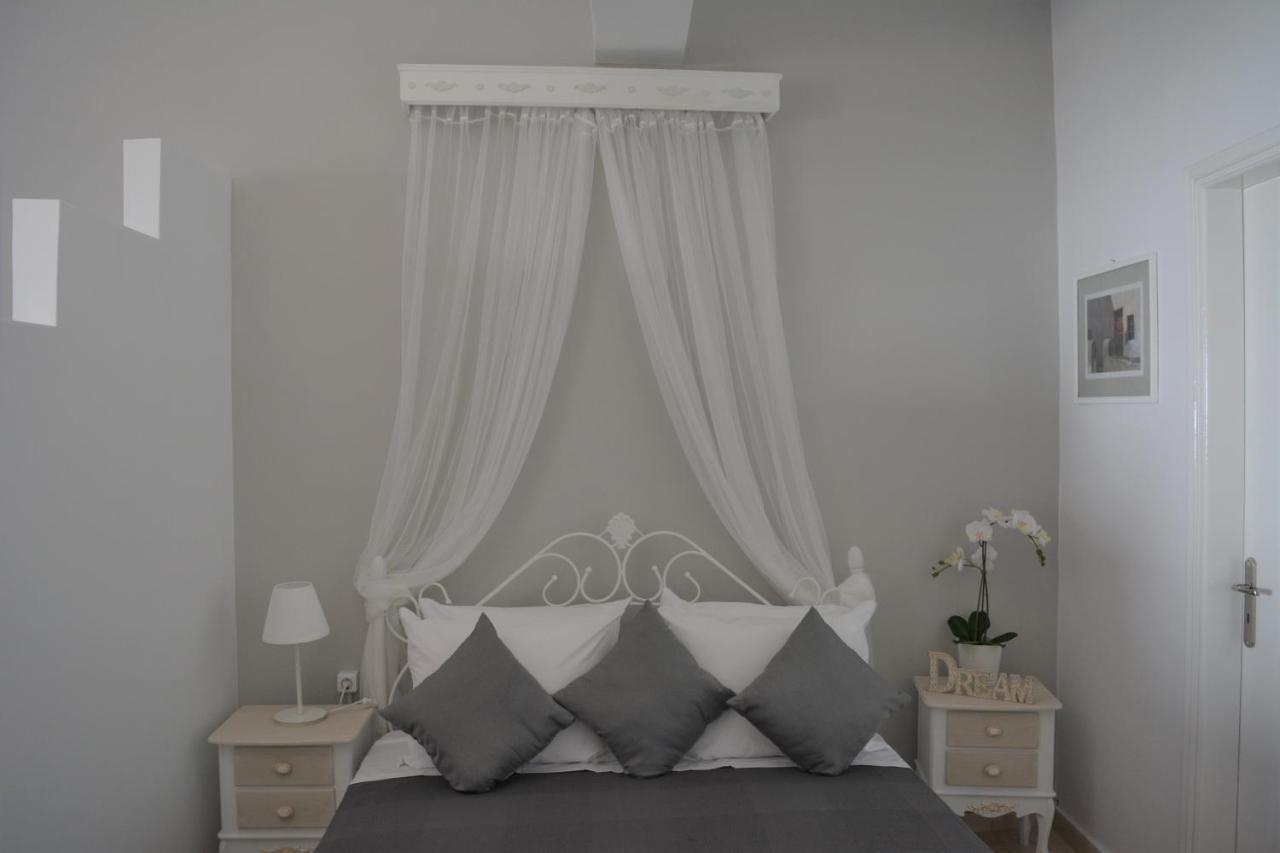 Anezinas Place Apartment Perissa  Bagian luar foto