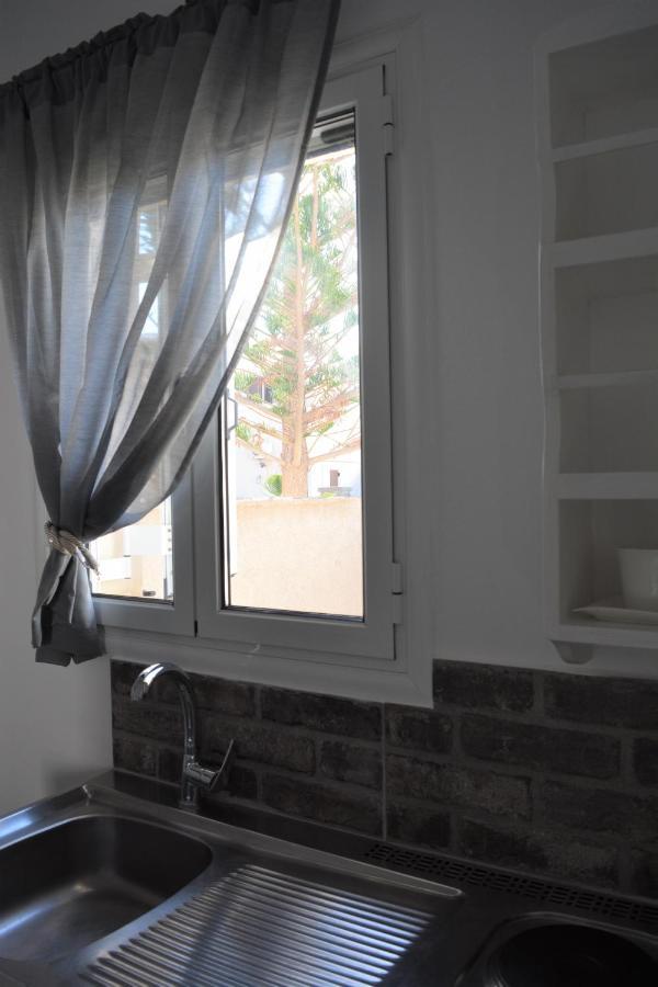 Anezinas Place Apartment Perissa  Bagian luar foto