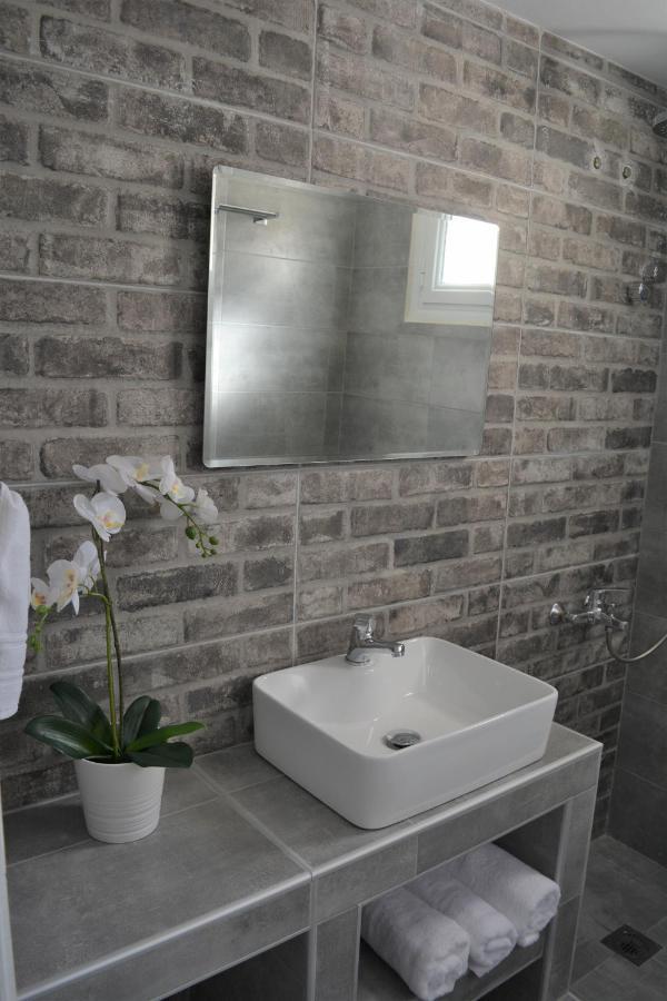 Anezinas Place Apartment Perissa  Bagian luar foto