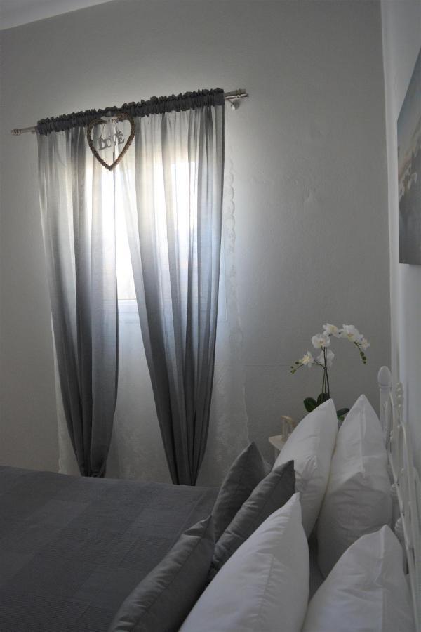 Anezinas Place Apartment Perissa  Bagian luar foto