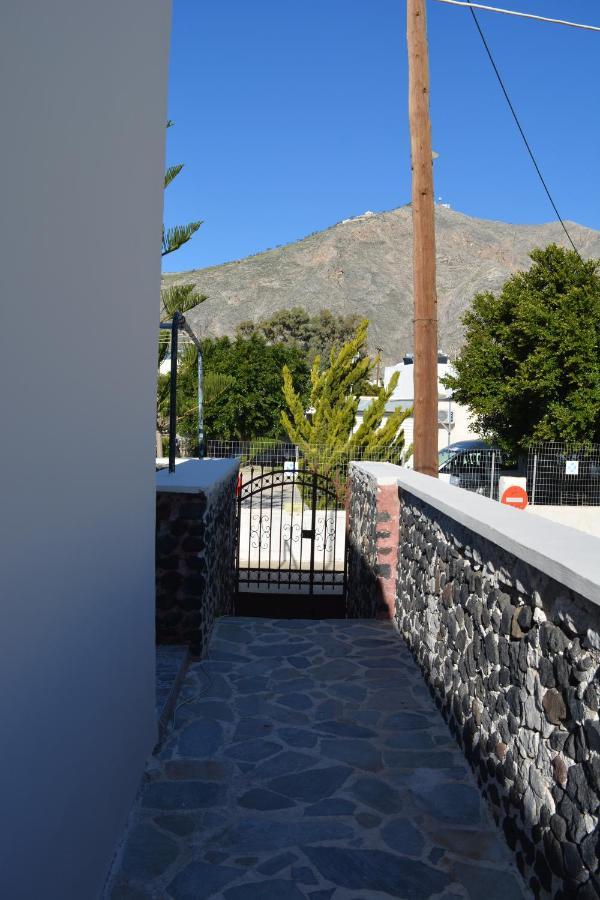 Anezinas Place Apartment Perissa  Bagian luar foto
