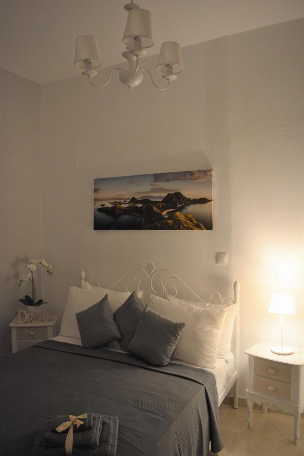 Anezinas Place Apartment Perissa  Bagian luar foto