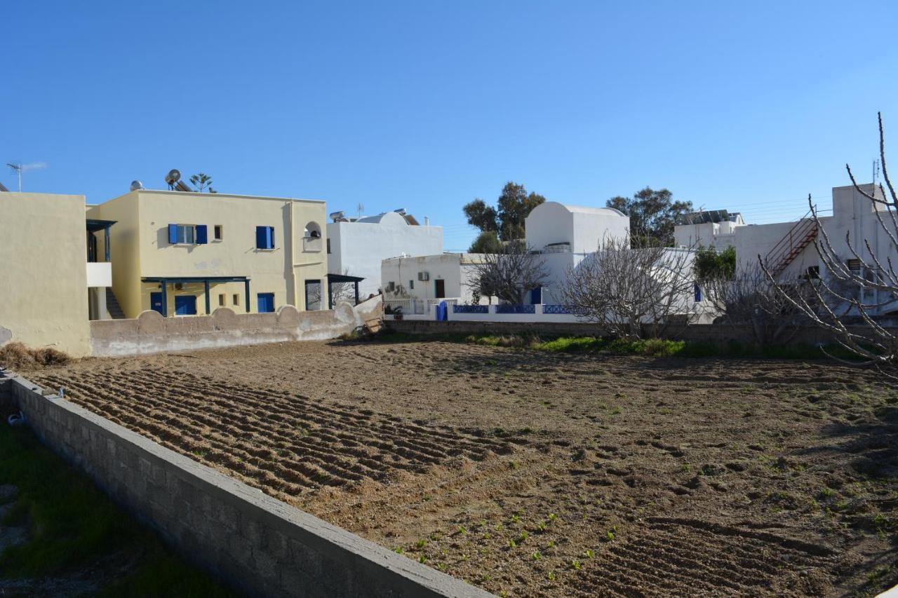 Anezinas Place Apartment Perissa  Bagian luar foto
