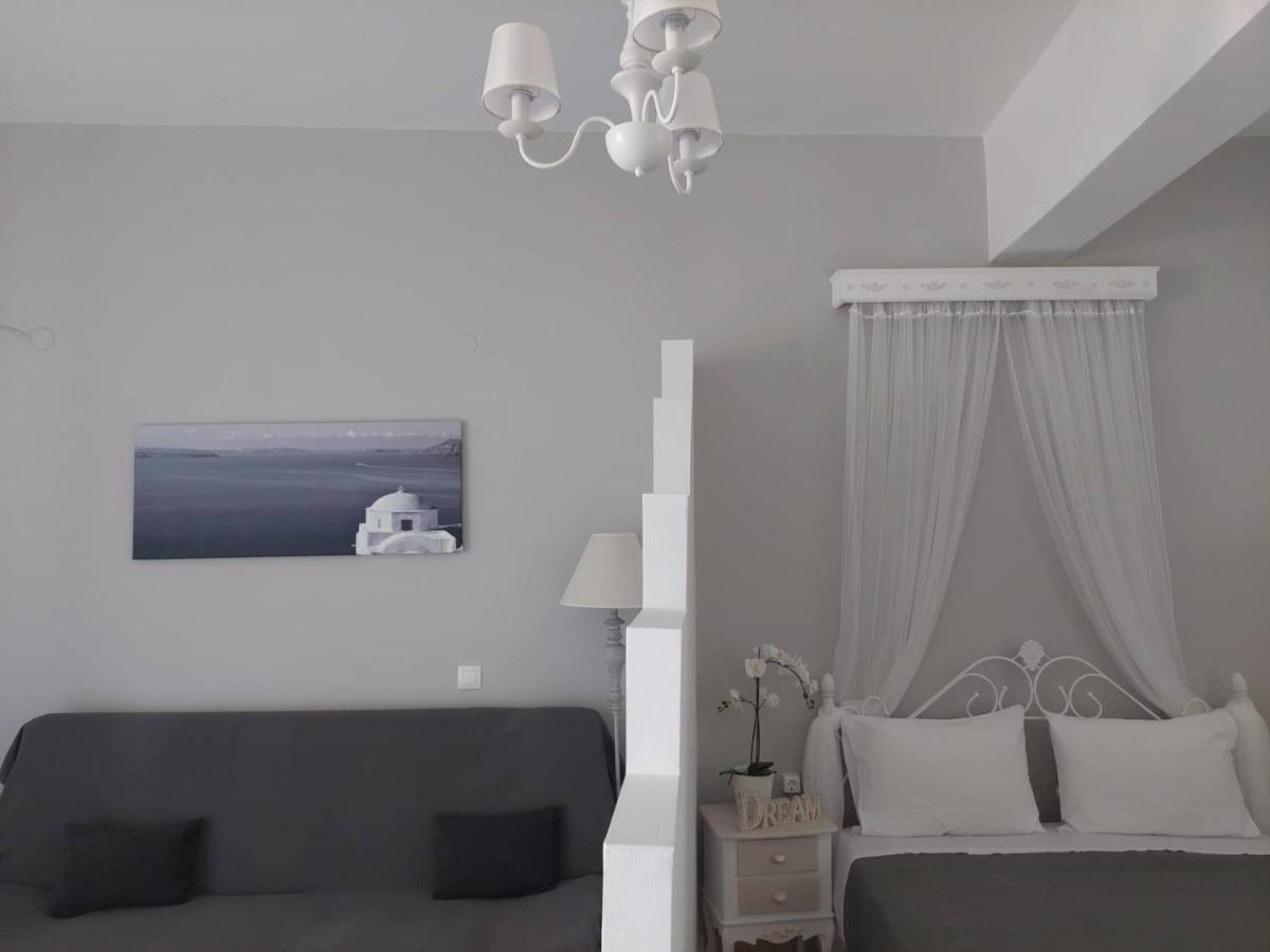 Anezinas Place Apartment Perissa  Bagian luar foto