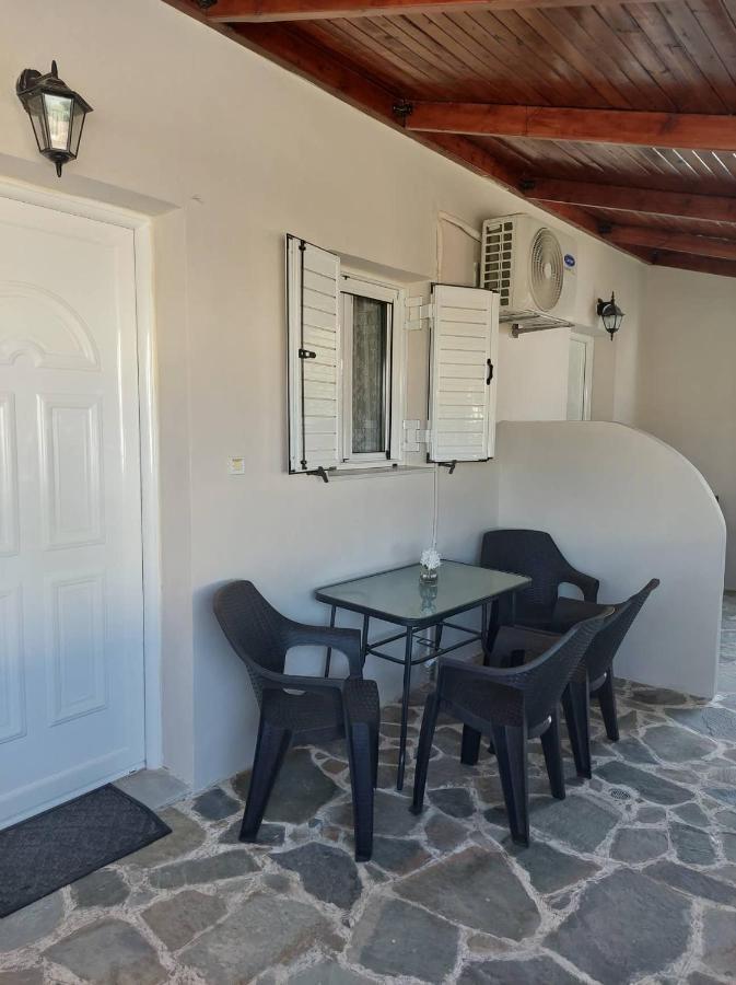 Anezinas Place Apartment Perissa  Bagian luar foto