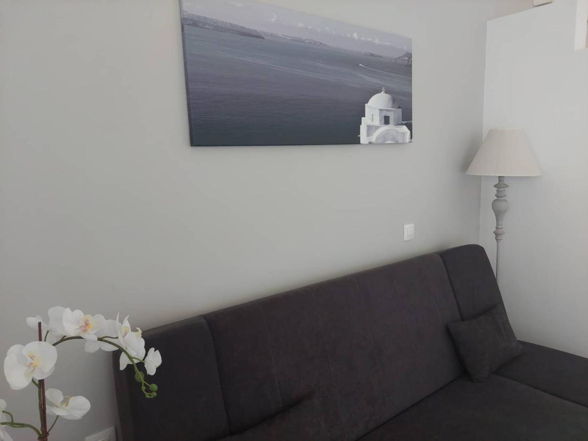 Anezinas Place Apartment Perissa  Bagian luar foto