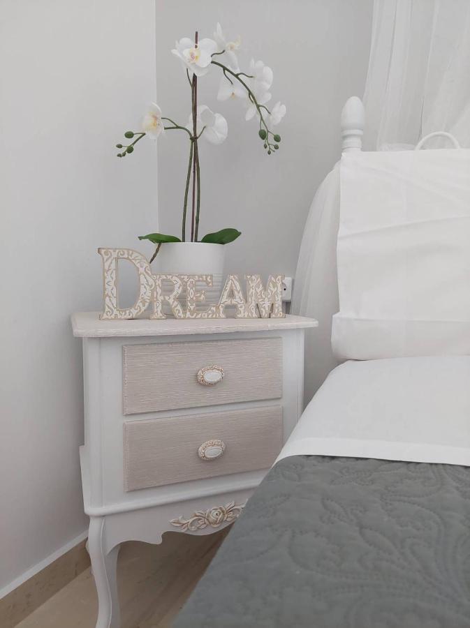 Anezinas Place Apartment Perissa  Bagian luar foto