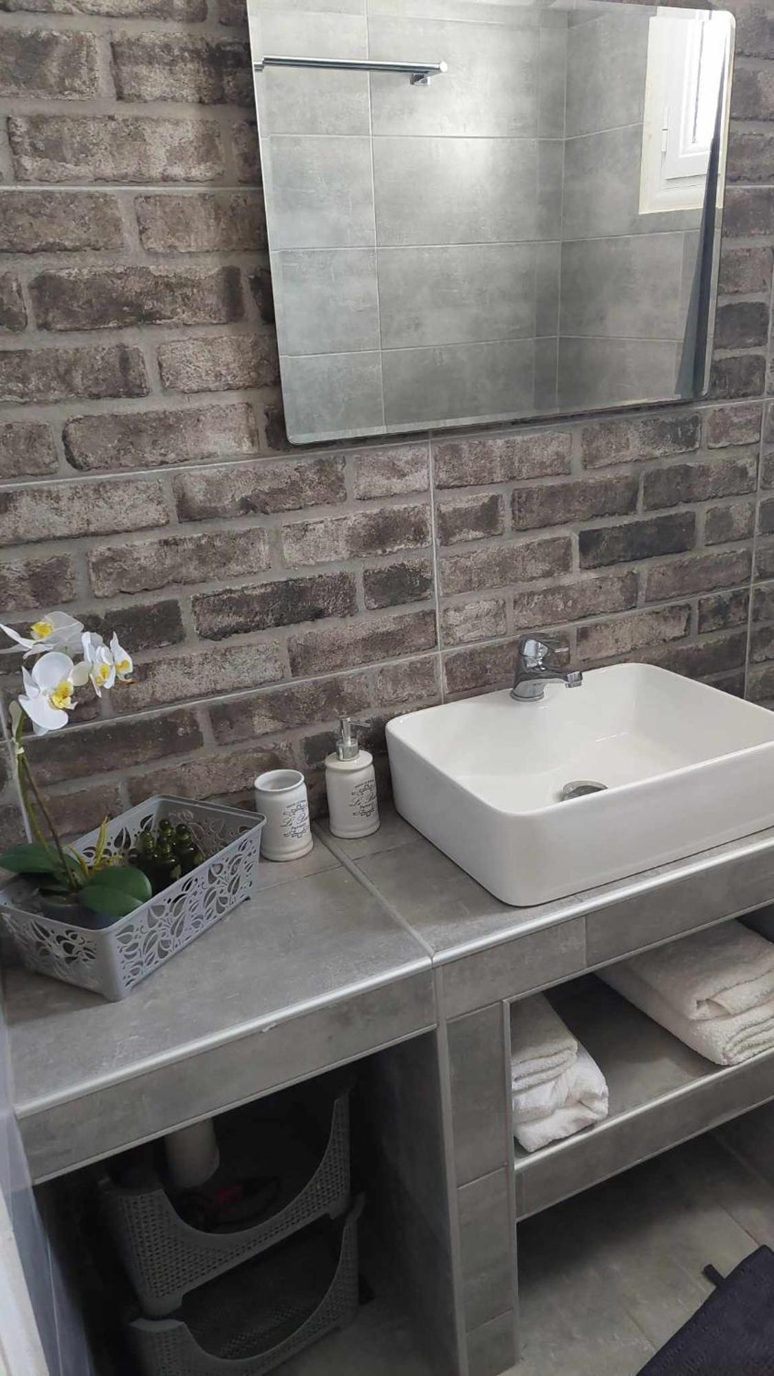 Anezinas Place Apartment Perissa  Bagian luar foto
